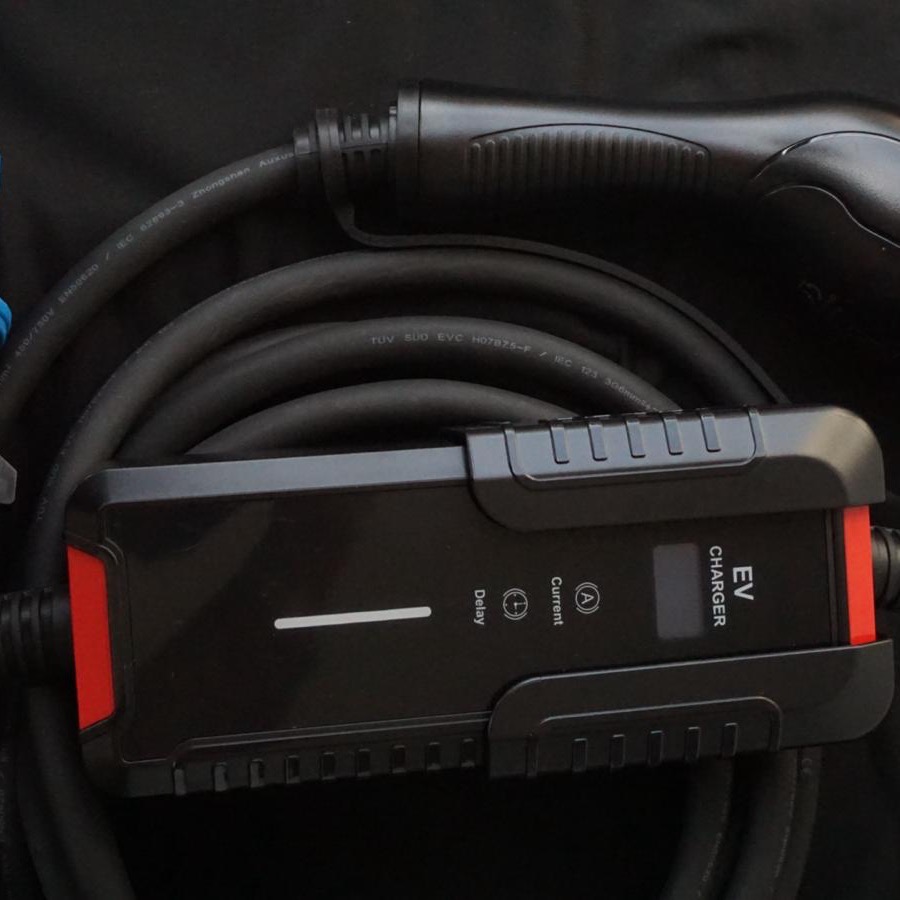 Kit de cargador portátil Alectra con enchufe industrial azul y conector Tipo 2